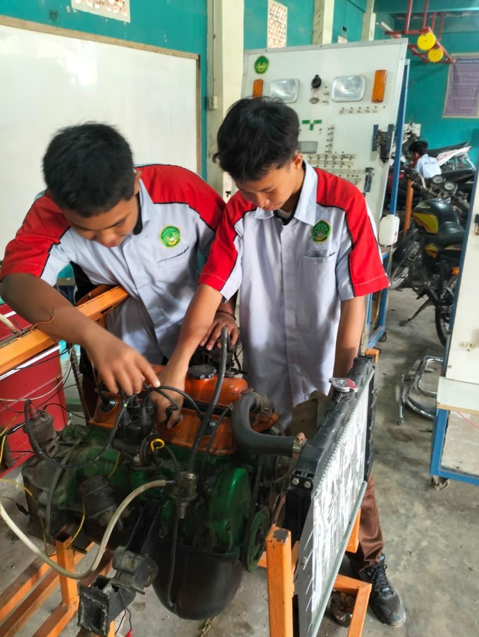praktik otomotif